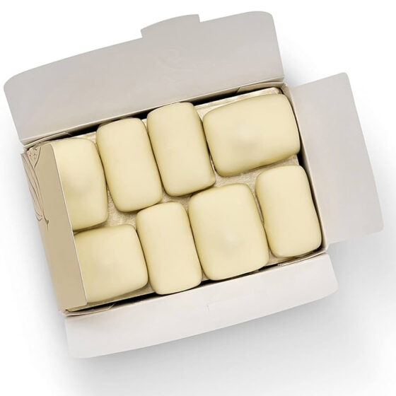 34 Manon Cafe & Blanc White