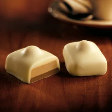 Leonidas 34 White Manon Café & Blanc Classic Selection (670g) - Image 3