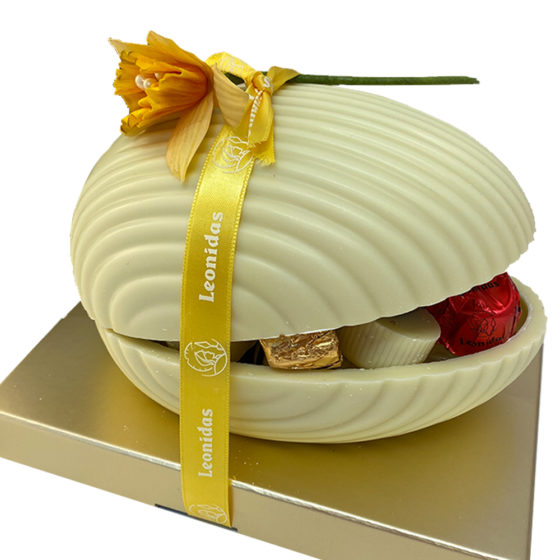 Luxury Large White Easter Egg with 20 Chocolates - Image 4