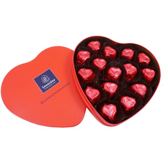 15 Pure Praline Red Hearts tin