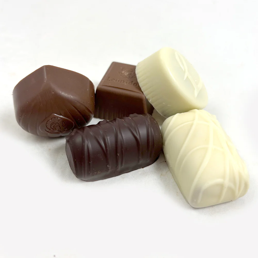 Eid Mubarak Luxury Assorted Chocolate Box – 16 Pieces (Non-Alcoholic) - Image 2