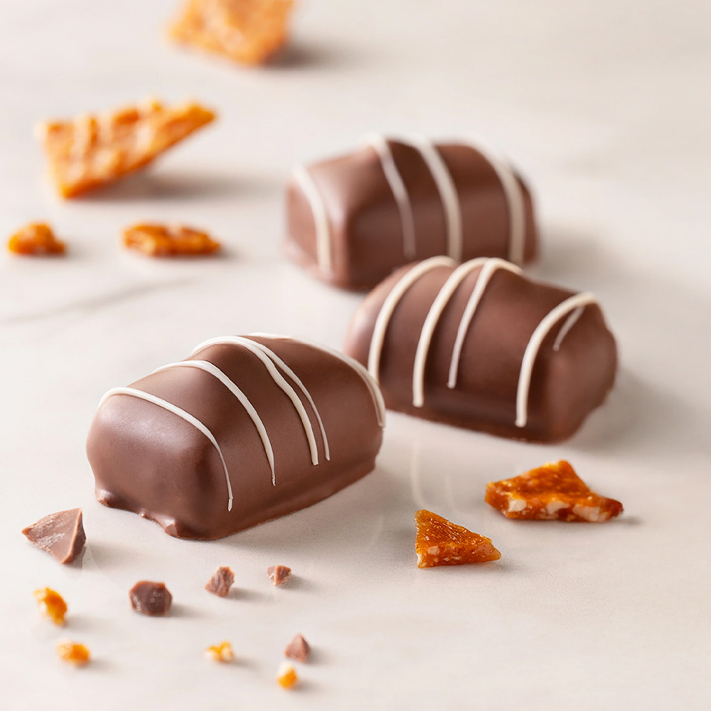 10 Manon Nougatine (Hazelnut Buttercream, Praline & Nougatine Pearl)