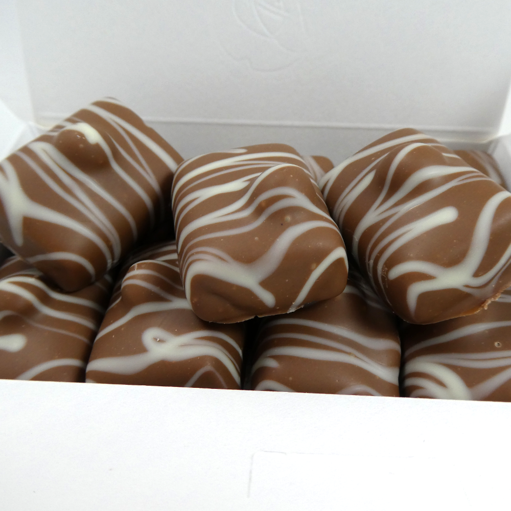 10 Manon Nougatine (Hazelnut Buttercream, Praline & Nougatine Pearl) - Image 3