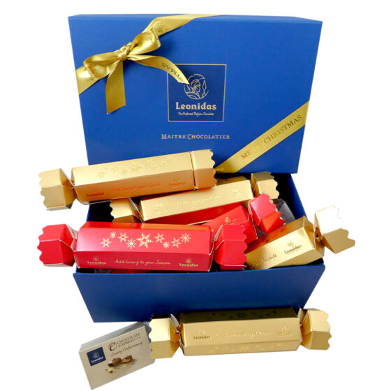 EXCLUSIVE 8 Red & Gold Christmas Cracker Multibuy with FREE Presentation Box