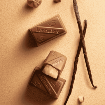 lingot milk leonidas chocolate close up